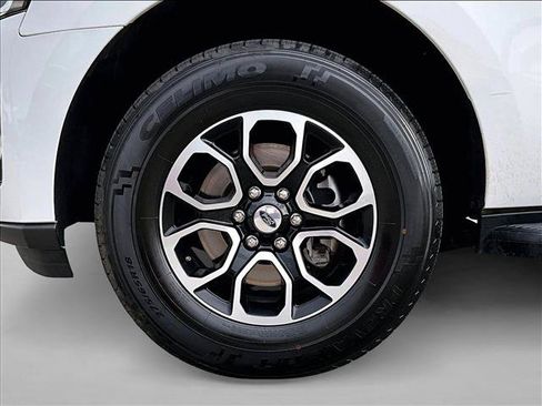 Used 2024 Ford Expedition XLT RWD image 10