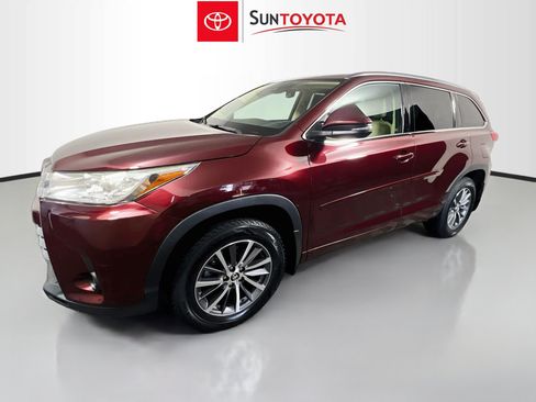 Used 2018 Toyota Highlander XLE AWD/4WD image 9
