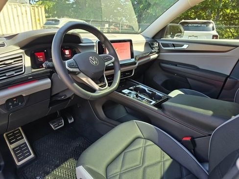 Used 2025 Volkswagen Atlas Peak Edition SE AWD/4WD image 11