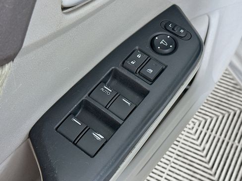 Used 2012 Honda Civic Hybrid Sedan image 18