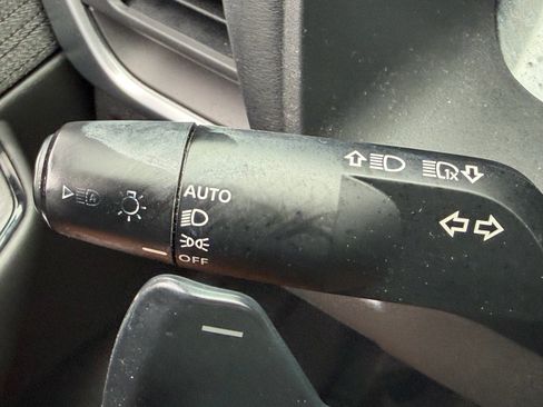Used 2023 Nissan Rogue S FWD image 29