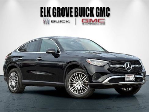 Used 2025 Mercedes-Benz GLC 300 4MATIC image 2