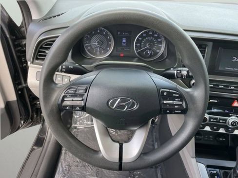 Used 2020 Hyundai Elantra SE FWD image 24