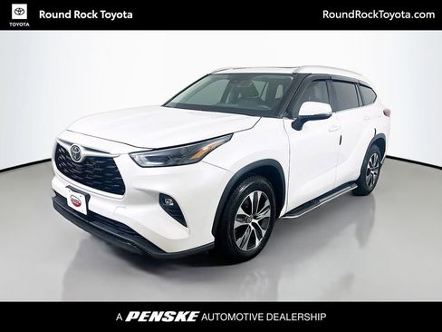 Used 2023 Toyota Highlander XLE FWD image 1