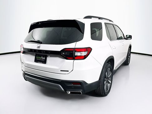 Used 2023 Honda Pilot Touring image 9