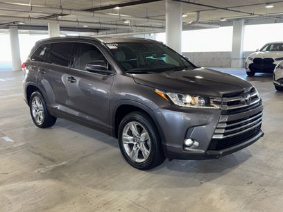 Used 2019 Toyota Highlander Limited w/ Phone Cable & Charge Package