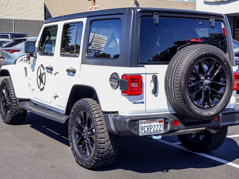 Used 2022 Jeep Wrangler Unlimited Sahara w/ Safety Group AWD/4WD image 23