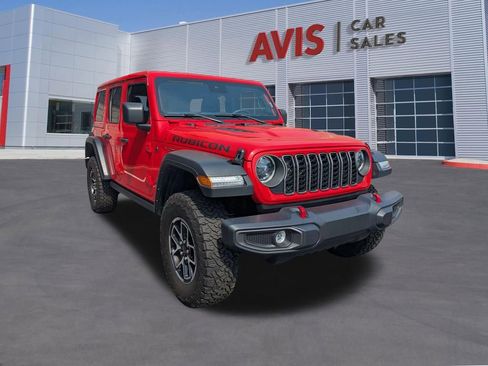 Used 2025 Jeep Wrangler Unlimited Rubicon w/ Convenience Group AWD/4WD image 3