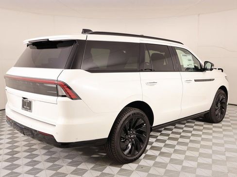 New 2025 Lincoln Navigator Reserve w/ Jet Appearance Package AWD/4WD image 22
