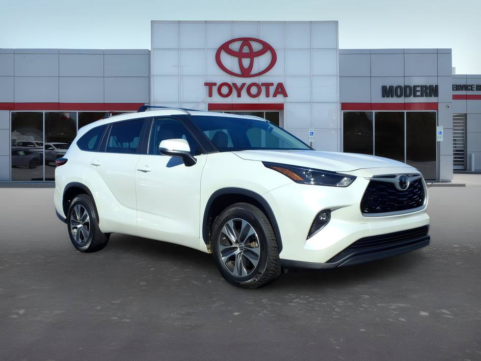 Used 2023 Toyota Highlander XLE FWD image 7