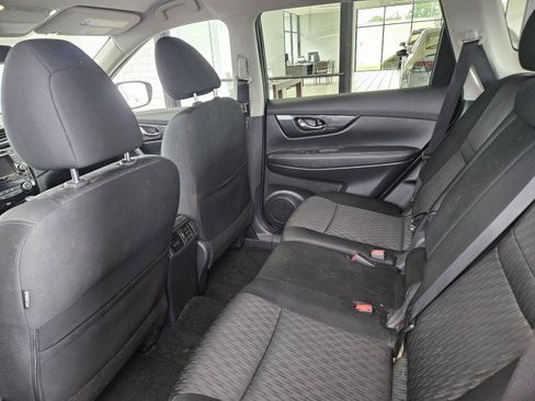 Used 2018 Nissan Rogue SV AWD/4WD image 10