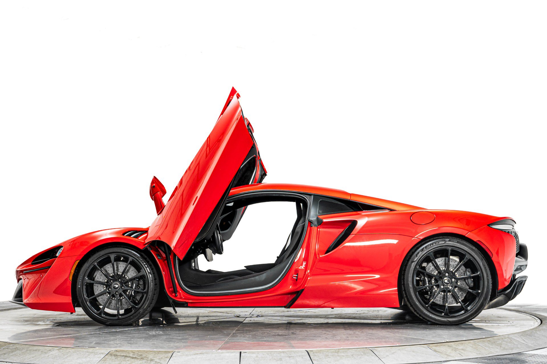 Used 2023 McLaren Artura RWD image 29