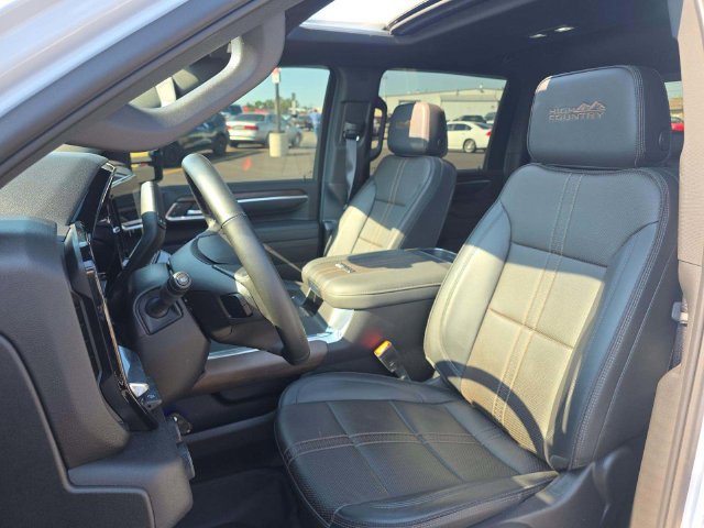 Used 2026 Chevrolet Silverado 3500 High Country w/ Technology Package AWD/4WD image 5