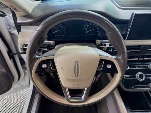 Used 2021 Lincoln Corsair AWD w/ Premium Package image 16