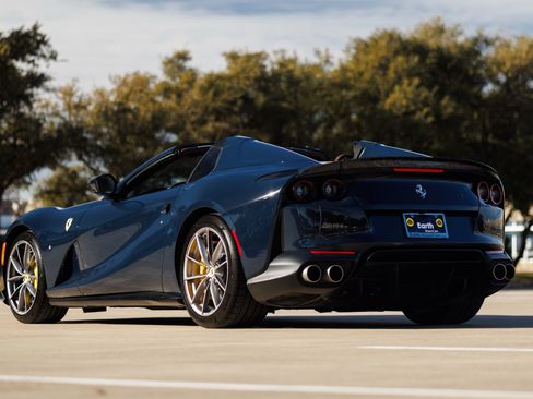 Used 2021 Ferrari 812 GTS image 9