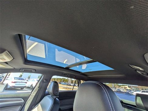 Certified 2021 Volkswagen Atlas Cross Sport SE w/ Panoramic Sunroof Package image 21