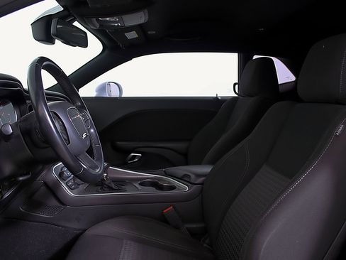 Used 2019 Dodge Challenger SXT image 21