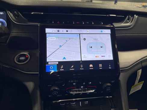 New 2025 Jeep Grand Cherokee Limited image 19