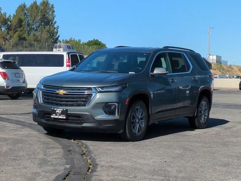 Used 2023 Chevrolet Traverse LT FWD image 4