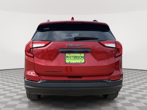 Used 2024 GMC Terrain SLE w/ Driver Convenience Package image 3