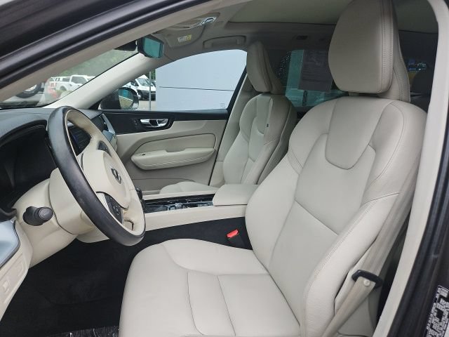 Used 2020 Volvo XC60 T5 Momentum FWD image 16