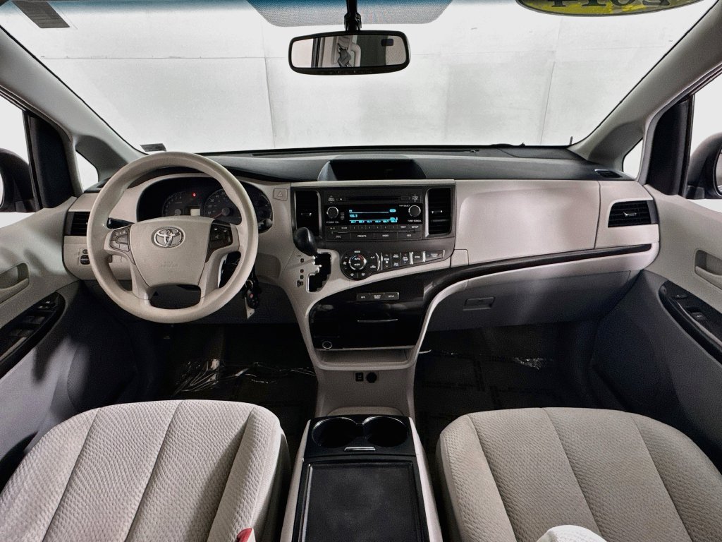 Used 2014 Toyota Sienna LE FWD image 27