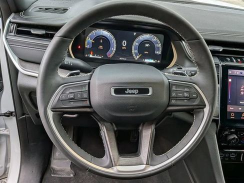 Certified 2024 Jeep Grand Cherokee Limited AWD/4WD image 16