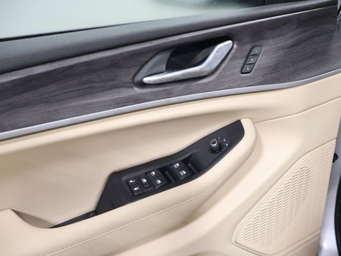 New 2025 Jeep Grand Cherokee Limited w/ Black Appearance Package image 12