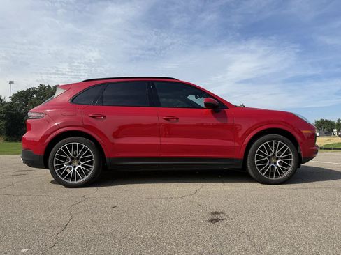Used 2021 Porsche Cayenne AWD/4WD image 36