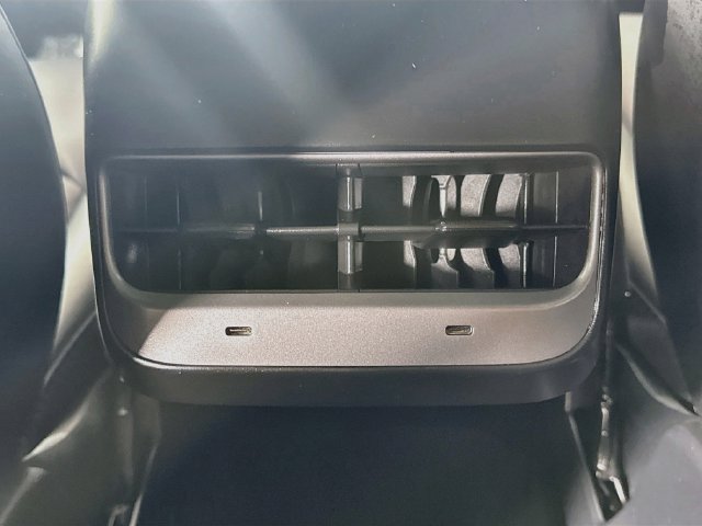 Used 2022 Tesla Model Y Long Range AWD/4WD image 25