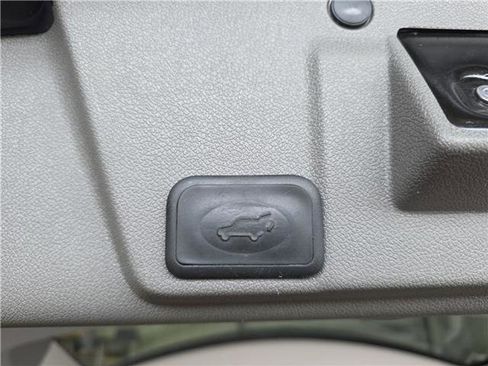 Used 2017 Chevrolet Traverse Premier image 18