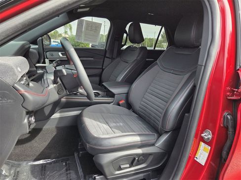 Used 2025 Ford Explorer ST-Line w/ Premium Package image 11