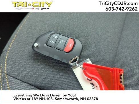 New 2025 Jeep Gladiator Sport image 42