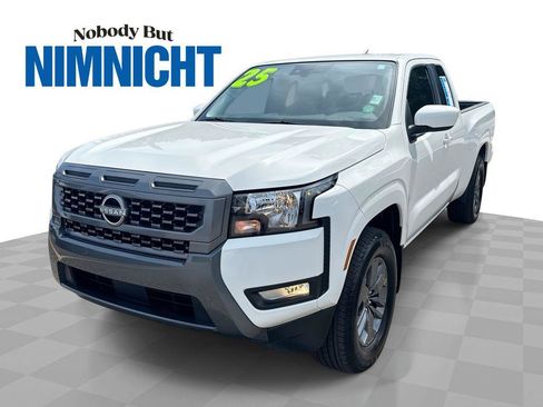 Used 2025 Nissan Frontier SV w/ SV Convenience Package RWD image 1