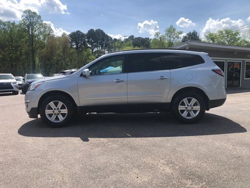 Used 2014 Chevrolet Traverse LT image 6