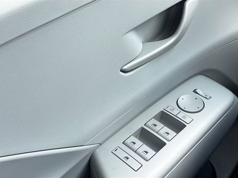 New 2026 Hyundai Kona SE image 17