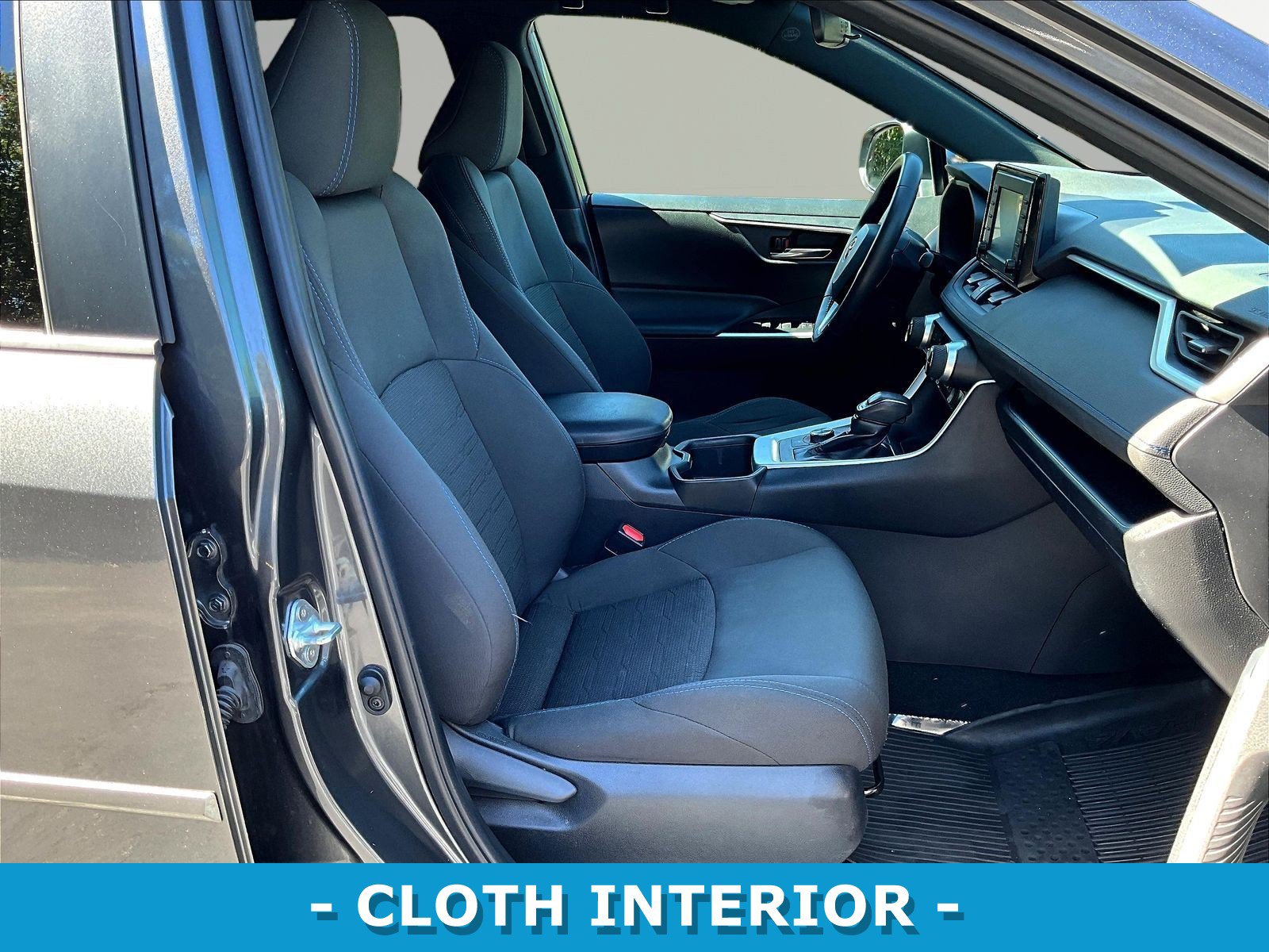 Used 2022 Toyota RAV4 SE w/ SE Grade Weather Package AWD/4WD image 29