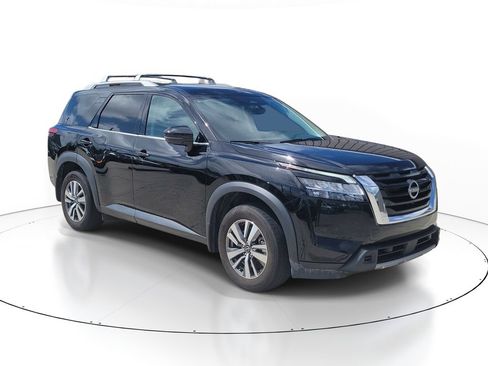 Used 2024 Nissan Pathfinder SL w/ Cargo Package FWD image 7