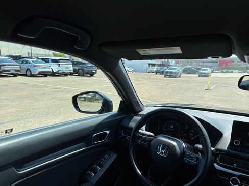 Used 2025 Honda Civic Sport image 28