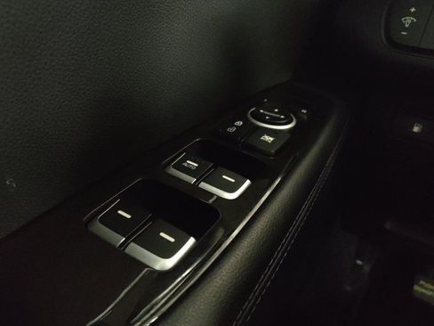 Used 2018 Kia Sorento FWD image 27