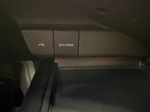 Used 2020 Toyota Camry SE w/ Convenience Package image 14