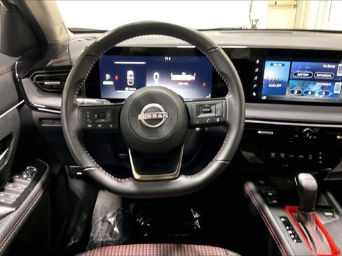 Used 2025 Nissan Kicks SR AWD/4WD image 5