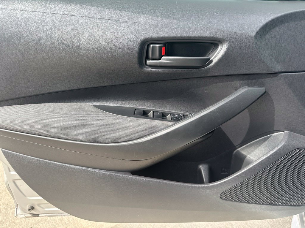 Used 2022 Toyota Corolla LE FWD image 16