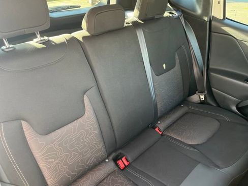 Used 2023 Jeep Renegade Latitude image 23