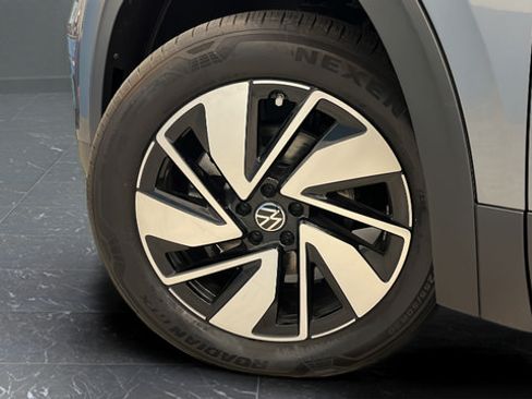 Used 2025 Volkswagen Atlas SE AWD/4WD image 36
