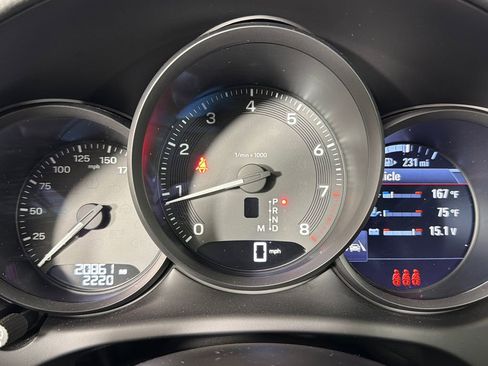 Used 2023 Porsche Macan Turbo image 29