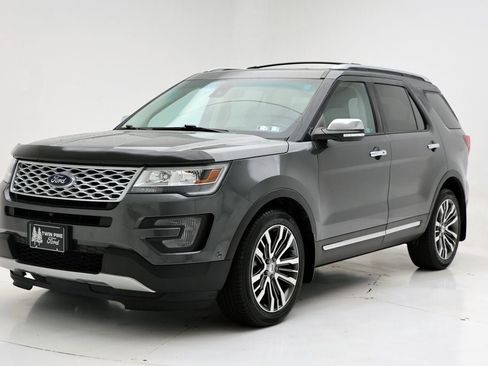 Used 2016 Ford Explorer Platinum image 2