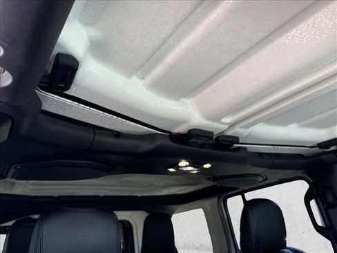 Used 2022 Jeep Wrangler Unlimited Sahara AWD/4WD image 25