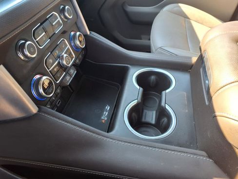 Used 2021 GMC Yukon SLT w/ SLT Luxury Package image 16