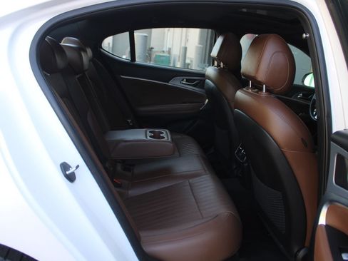 Used 2021 Genesis G70 3.3T RWD image 15